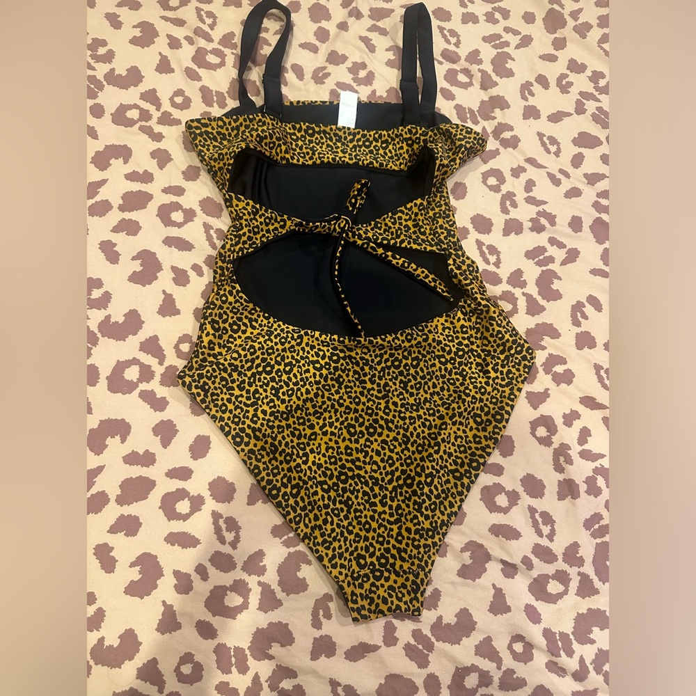 Reversible Leopard / Black Print One-Piece Swimsuit cut out bathing suit - Picture 9 of 17